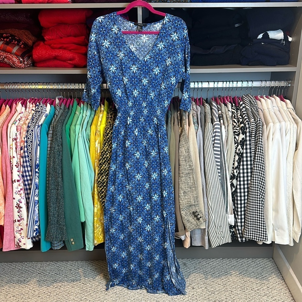 Forever 21 blue & white print 3/4 quarter length sleeve v neck maxi dress size S